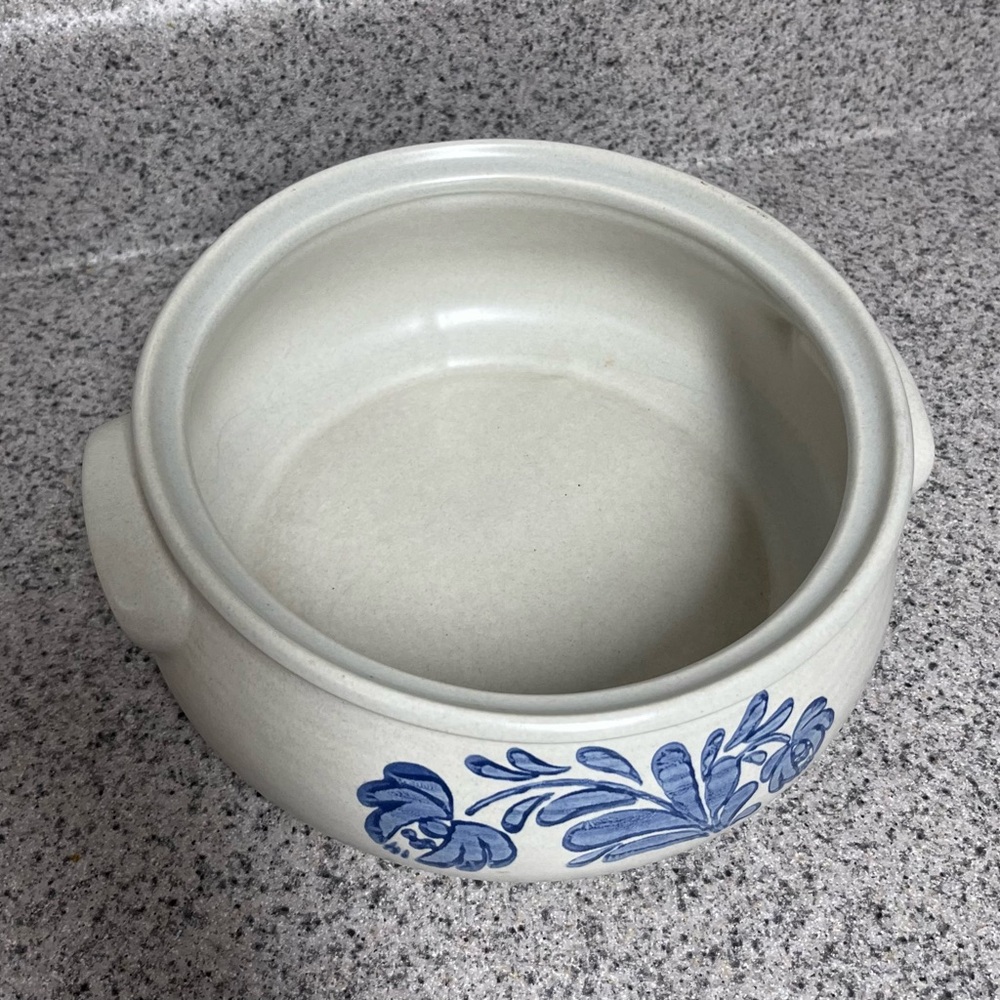 Pfaltzgraff Blue and White Stoneware Bowl Yorktowne Pattern - Picture 6 of 10